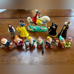 VINTAGE Disney Snow White, 7 dwarfs and characters set